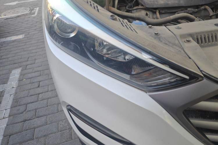 Used Hyundai Tucson 2015 1.6T Dual-Clutch Two-Wheel-Drive Smart Model Right Front Headlight