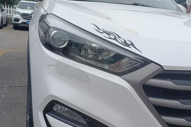 Used Hyundai Tucson 2015 2.0L Automatic Two-Wheel Drive Smart Version Right Front Headlight
