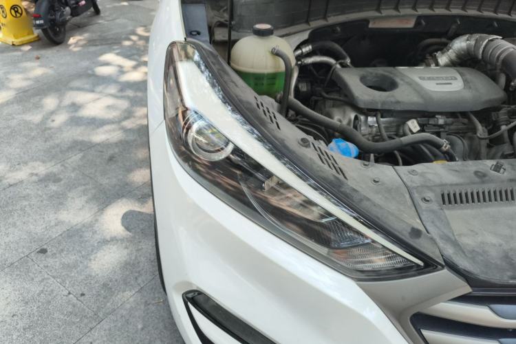 Used Hyundai Tucson 2015 1.6T Dual-Clutch Two-Wheel-Drive Smart Model Right Front Headlight