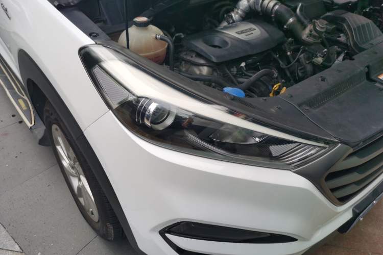 Used Hyundai Tucson 2015 1.6T Dual-Clutch Two-Wheel-Drive Smart Model Right Front Headlight
