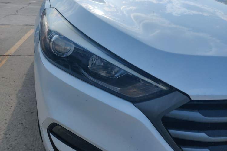 Used Hyundai Tucson 2015 1.6T Dual-Clutch Two-Wheel-Drive Smart Model Right Front Headlight