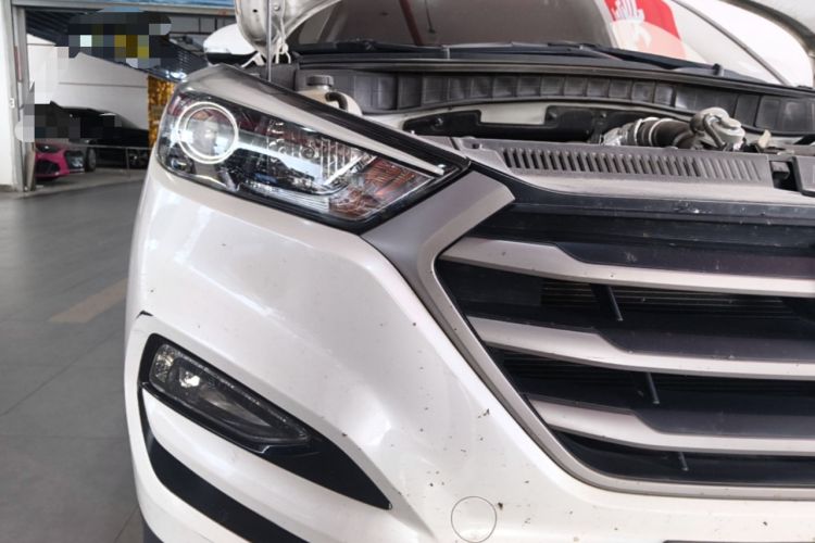Used Hyundai Tucson 2015 1.6T Dual-Clutch Two-Wheel-Drive Smart Model Right Front Headlight
