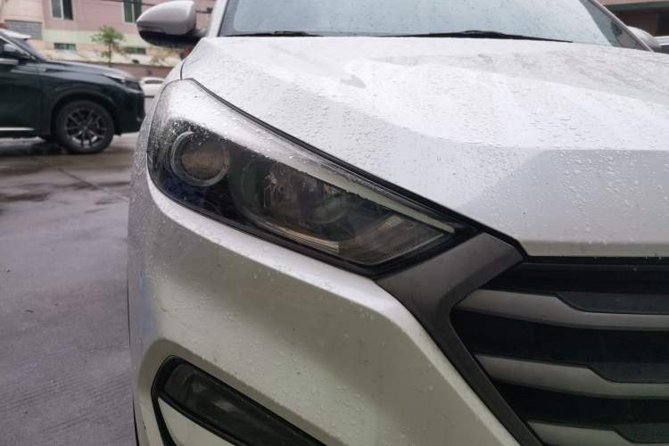 Used Hyundai Tucson 2015 1.6T Dual-Clutch Two-Wheel-Drive Smart Model Right Front Headlight