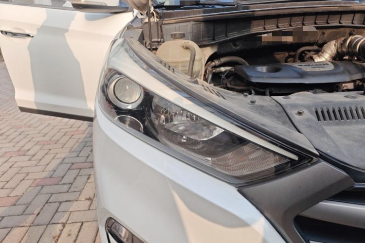 Used Hyundai Tucson 2015 1.6T Dual-Clutch Two-Wheel-Drive Smart Model Right Front Headlight