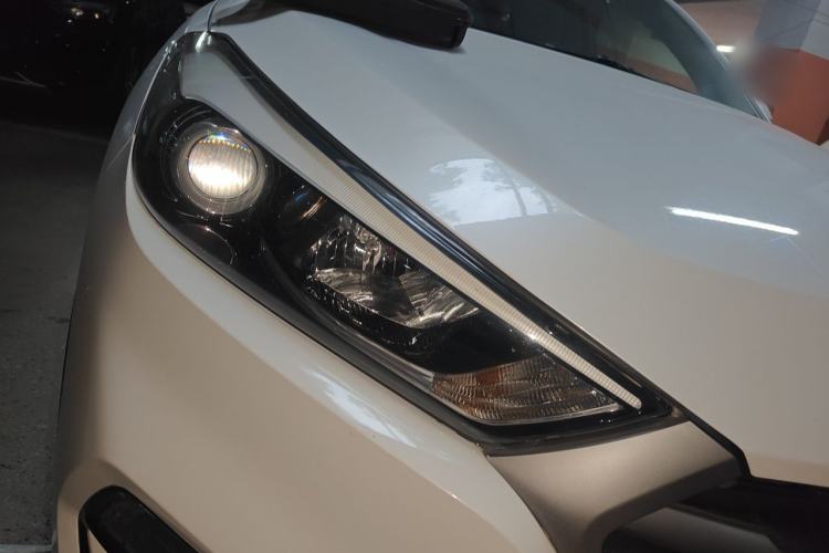 Used Hyundai Tucson 2015 1.6T Dual-Clutch Two-Wheel-Drive Smart Model Right Front Headlight