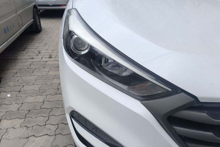 Used Hyundai Tucson 2015 1.6T Dual-Clutch Two-Wheel-Drive Smart Model Right Front Headlight