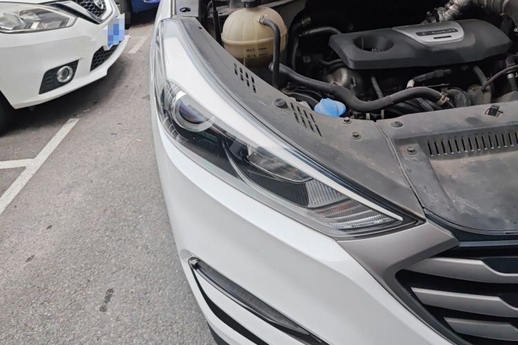 Used Hyundai Tucson 2015 1.6T Dual-Clutch Two-Wheel-Drive Leading Model Right Front Headlight