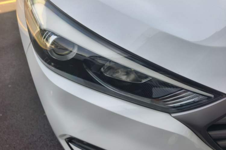 Used Hyundai Tucson 2015 1.6T Dual-Clutch Two-Wheel-Drive Smart Model Right Front Headlight
