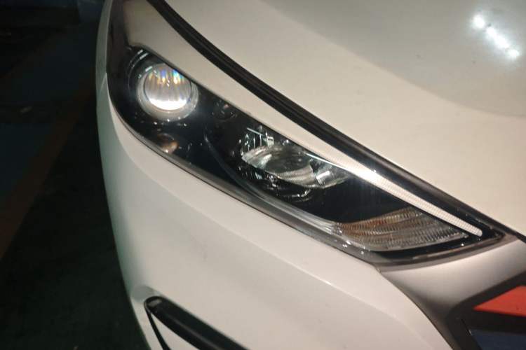 Used Hyundai Tucson 2015 1.6T Dual-Clutch Two-Wheel-Drive Smart Model Right Front Headlight