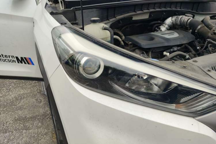 Used Hyundai Tucson 2015 1.6T Dual-Clutch Two-Wheel-Drive Smart Model Right Front Headlight
