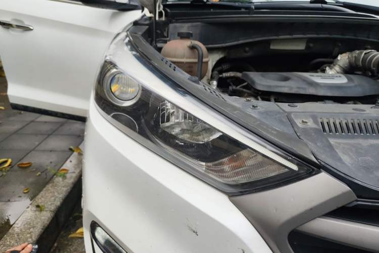 Used Hyundai Tucson 2015 1.6T Dual-Clutch Two-Wheel-Drive Smart Model Right Front Headlight