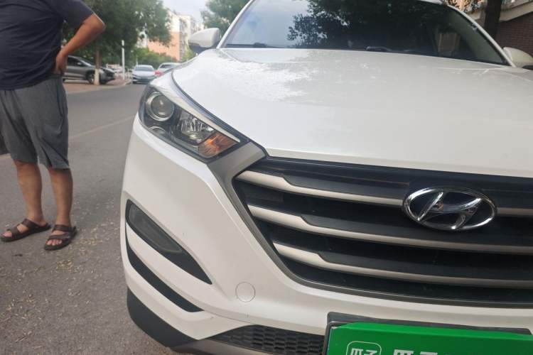 Used Hyundai Tucson 2015 1.6T Dual-Clutch Two-Wheel-Drive Smart Model Right Front Headlight