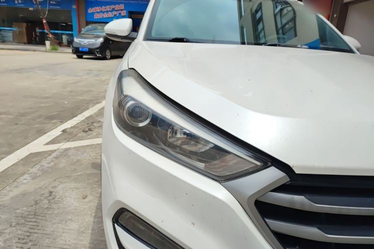 Used Hyundai Tucson 2015 1.6T Dual-Clutch Two-Wheel-Drive Smart Model Right Front Headlight