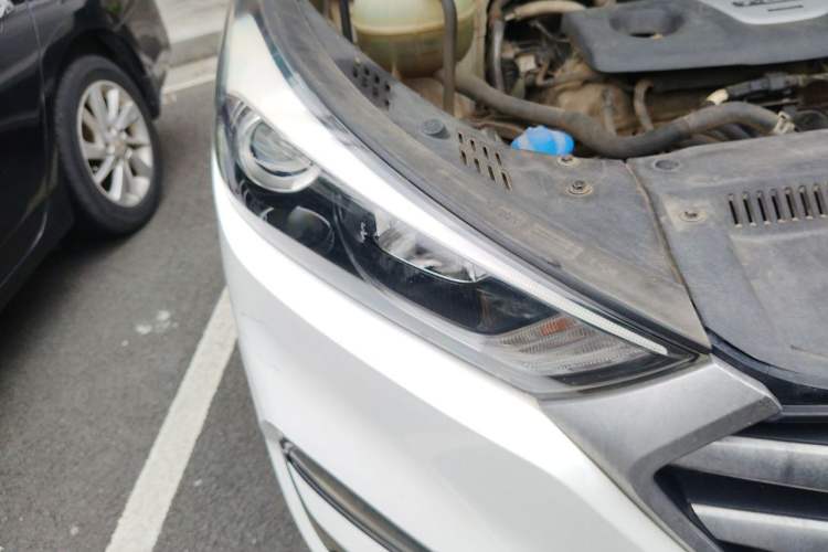 Used Hyundai Tucson 2015 1.6T Dual-Clutch Two-Wheel-Drive Smart Model Right Front Headlight
