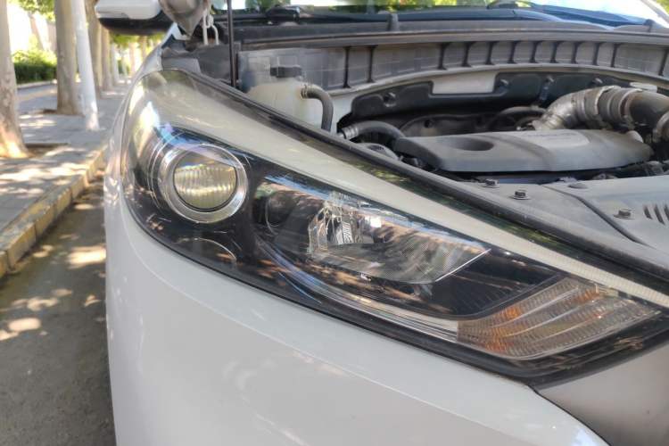Used Hyundai Tucson 2015 1.6T Dual-Clutch Two-Wheel-Drive Smart Model Right Front Headlight