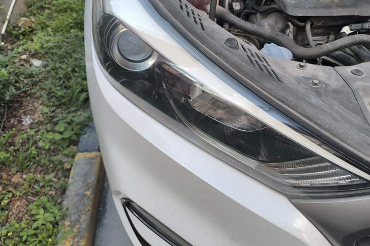 Used Hyundai Tucson 2015 1.6T Dual-Clutch Two-Wheel-Drive Smart Model Right Front Headlight