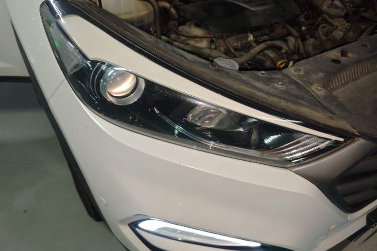 Used Hyundai Tucson 2015 1.6T Dual-Clutch Two-Wheel-Drive Smart Model Right Front Headlight