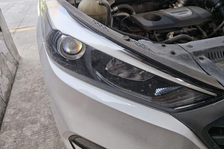 Used Hyundai Tucson 2015 1.6T Dual-Clutch Two-Wheel-Drive Smart Model Right Front Headlight