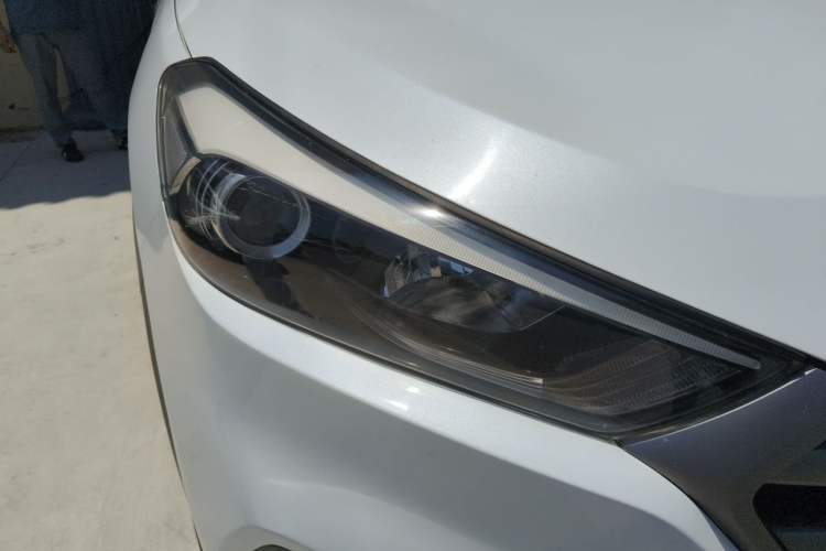 Used Hyundai Tucson 2015 1.6T Dual-Clutch Two-Wheel-Drive Smart Model Right Front Headlight
