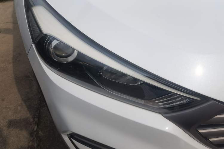 Used Hyundai Tucson 2015 1.6T Dual-Clutch Two-Wheel-Drive Smart Model Right Front Headlight