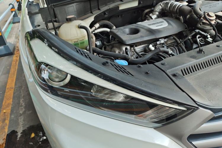 Used Hyundai Tucson 2015 1.6T Dual-Clutch Two-Wheel-Drive Smart Model Right Front Headlight