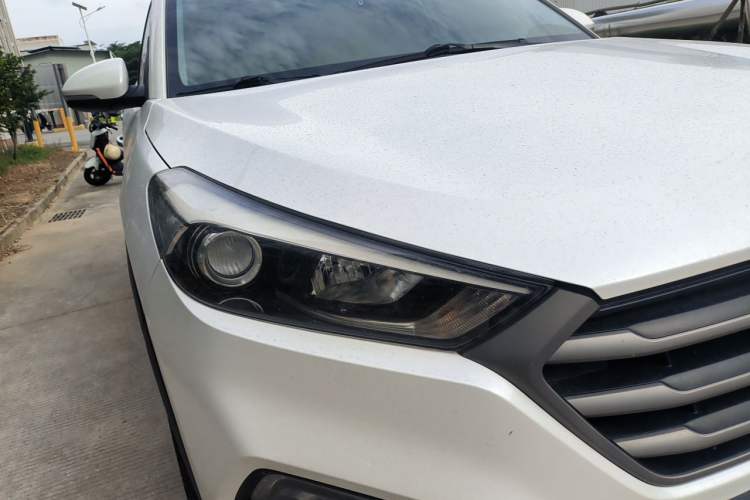 Used Hyundai Tucson 2015 1.6T Dual-Clutch Two-Wheel-Drive Smart Model Right Front Headlight