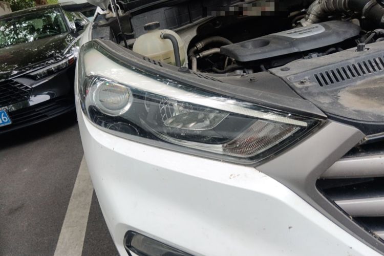 Used Hyundai Tucson 2015 1.6T Dual-Clutch Two-Wheel-Drive Smart Model Right Front Headlight