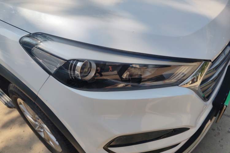 Used Hyundai Tucson 2015 1.6T Dual-Clutch Two-Wheel-Drive Smart Model Right Front Headlight