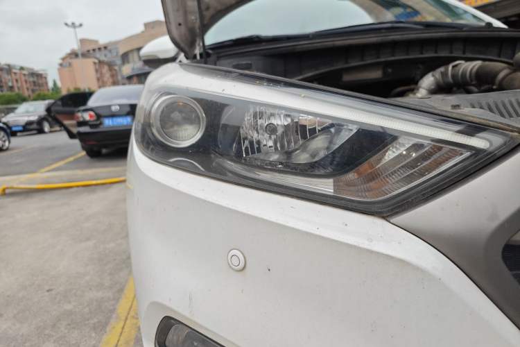 Used Hyundai Tucson 2015 1.6T Dual-Clutch Two-Wheel-Drive Smart Model Right Front Headlight