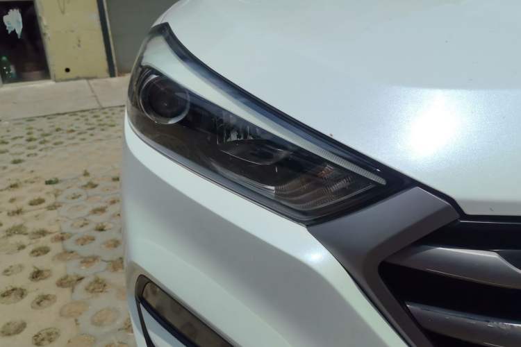 Used Hyundai Tucson 2015 1.6T Dual-Clutch Two-Wheel-Drive Smart Model Right Front Headlight