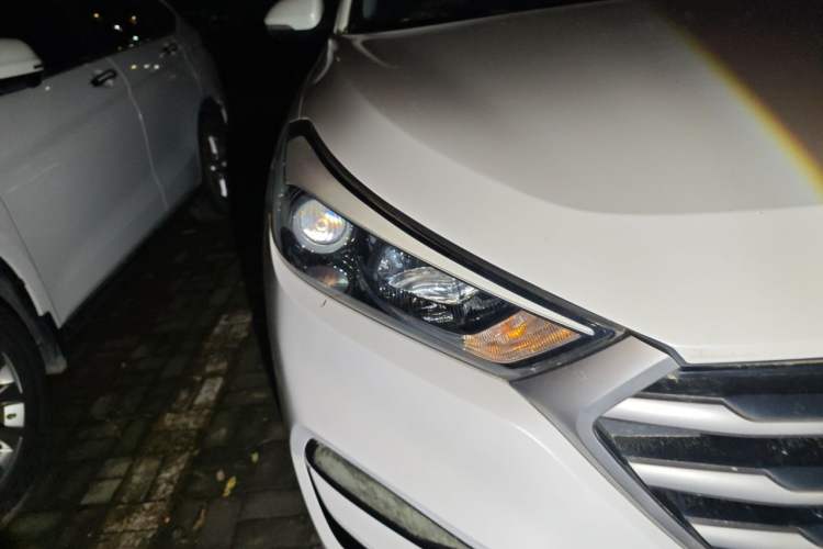 Used Hyundai Tucson 2015 1.6T Dual-Clutch Two-Wheel-Drive Leading Model Right Front Headlight