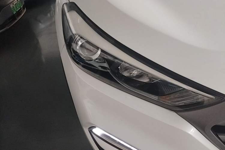 Used Hyundai Tucson 2015 1.6T Dual-Clutch Two-Wheel-Drive Smart Model Right Front Headlight