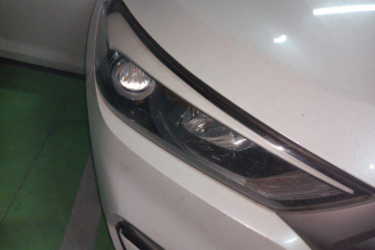 Used Hyundai Tucson 2015 1.6T Dual-Clutch Two-Wheel-Drive Smart Model Right Front Headlight