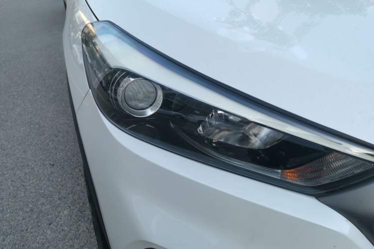 Used Hyundai Tucson 2015 1.6T Dual-Clutch Two-Wheel-Drive Leading Model Right Front Headlight