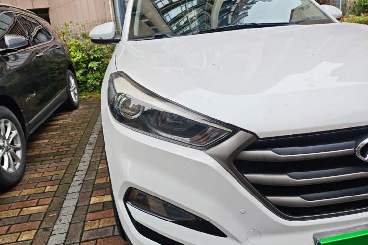 Used Hyundai Tucson 2015 1.6T Dual-Clutch Two-Wheel-Drive Smart Model Right Front Headlight
