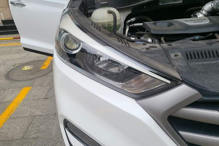 Used Hyundai Tucson 2015 1.6T Dual-Clutch Two-Wheel-Drive Smart Model Right Front Headlight