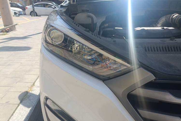 Used Hyundai Tucson 2015 1.6T Dual-Clutch Two-Wheel-Drive Smart Model Right Front Headlight