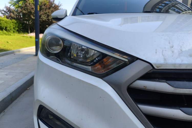 Used Hyundai Tucson 2015 1.6T Dual-Clutch Two-Wheel-Drive Smart Model Right Front Headlight