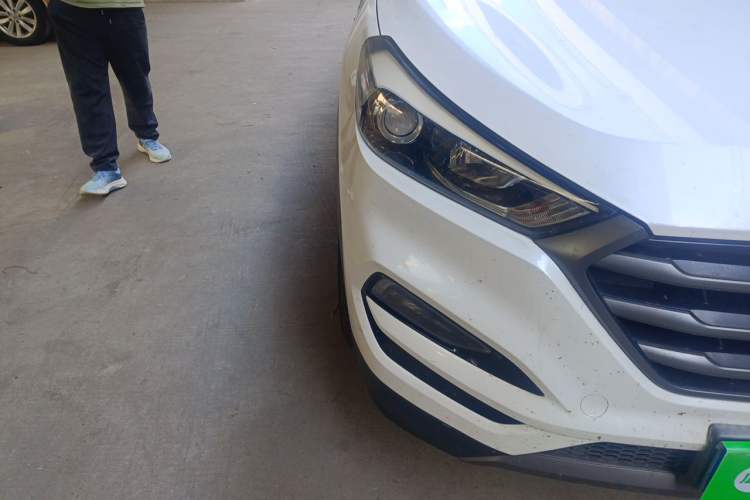 Used Hyundai Tucson 2015 1.6T Dual-Clutch Two-Wheel-Drive Smart Model Right Front Headlight