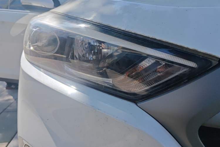Used Hyundai Tucson 2015 1.6T Dual-Clutch Two-Wheel-Drive Leading Model Right Front Headlight