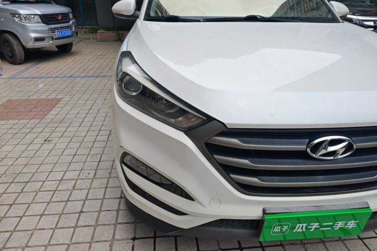 Used Hyundai Tucson 2015 1.6T Dual-Clutch Two-Wheel-Drive Smart Model Right Front Headlight