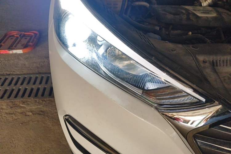 Used Hyundai Tucson 2015 1.6T Dual-Clutch Two-Wheel-Drive Smart Model Right Front Headlight