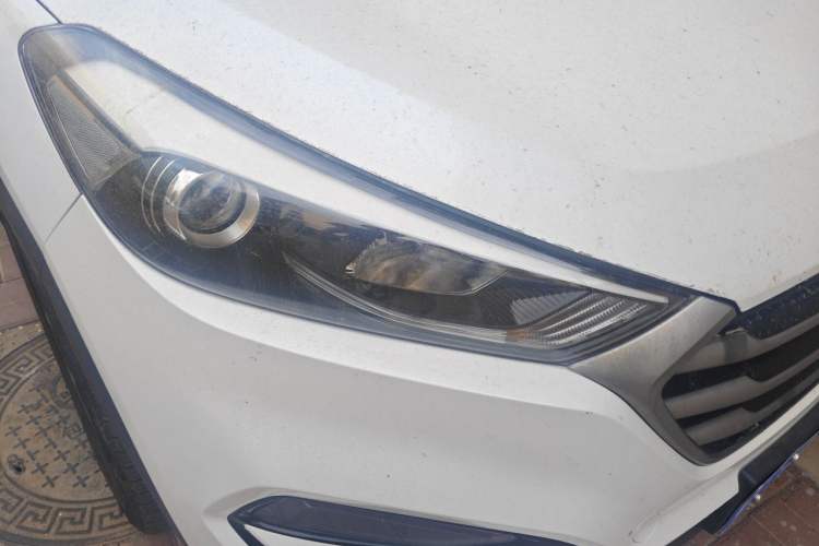 Used Hyundai Tucson 2015 1.6T Dual-Clutch Two-Wheel-Drive Leading Model Right Front Headlight
