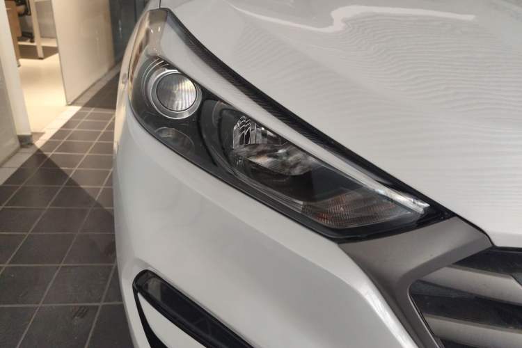 Used Hyundai Tucson 2015 1.6T Dual-Clutch Two-Wheel-Drive Smart Model Right Front Headlight