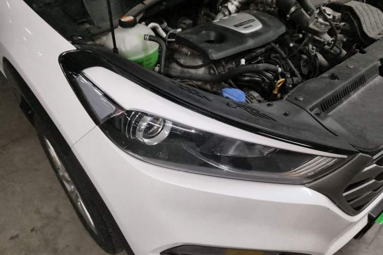Used Hyundai Tucson 2015 1.6T Dual-Clutch Two-Wheel-Drive Smart Model Right Front Headlight
