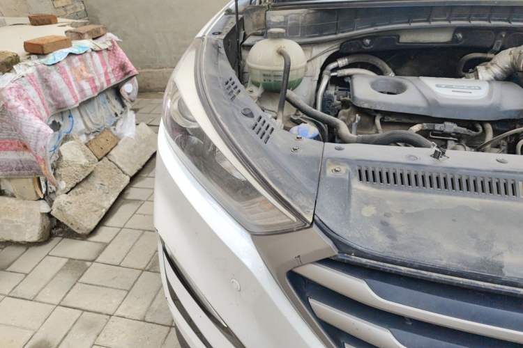 Used Hyundai Tucson 2015 1.6T Dual-Clutch Two-Wheel-Drive Smart Model Right Front Headlight