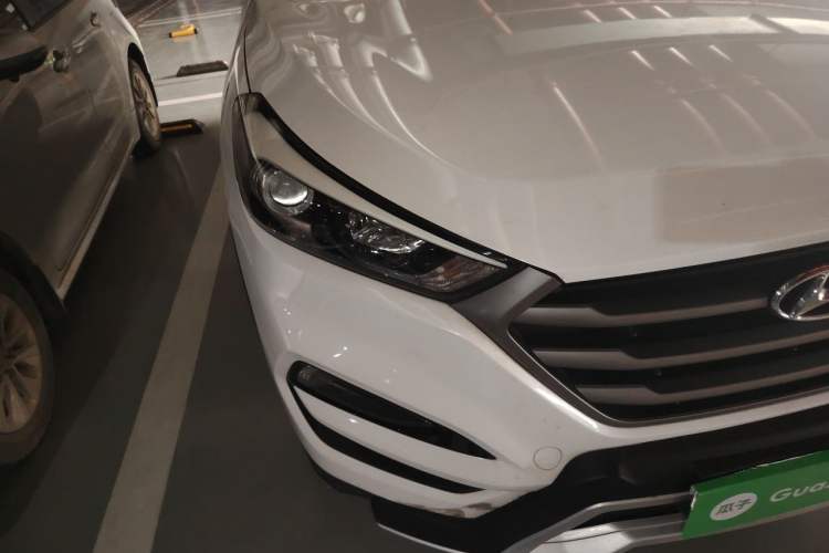 Used Hyundai Tucson 2015 1.6T Dual-Clutch Two-Wheel-Drive Smart Model Right Front Headlight