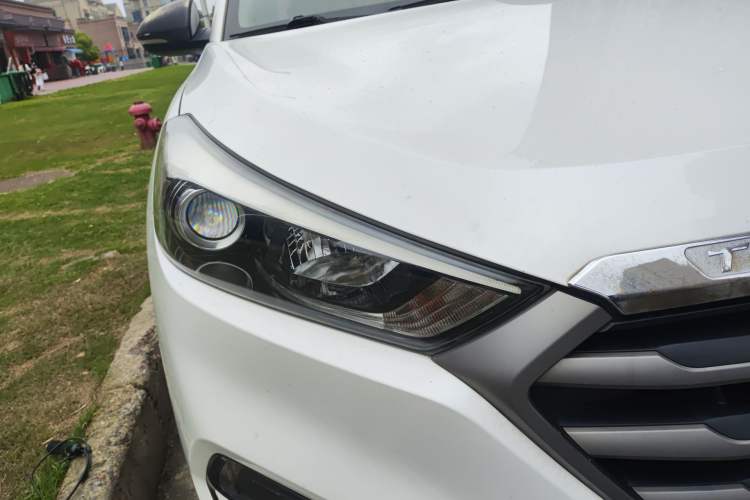 Used Hyundai Tucson 2015 1.6T Dual-Clutch Two-Wheel-Drive Smart Model Right Front Headlight