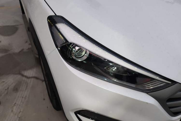 Used Hyundai Tucson 2015 1.6T Dual-Clutch Two-Wheel-Drive Smart Model Right Front Headlight