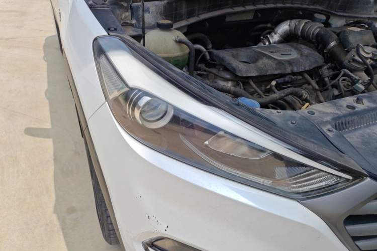Used Hyundai Tucson 2015 1.6T Dual-Clutch Two-Wheel-Drive Smart Model Right Front Headlight